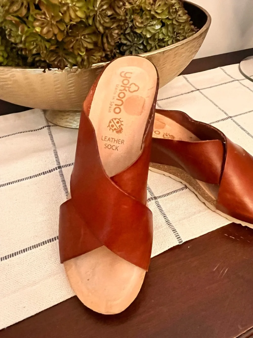 YOKONO Leather Cross-Strap Slide Sandals Size 9 EUC Cognac Color Summer Perfect